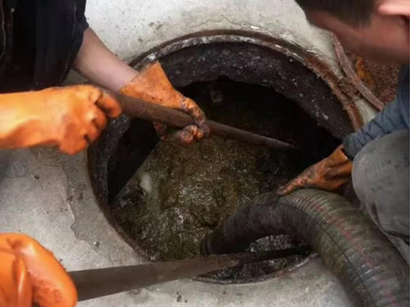 来安清理化粪池时如何避免沼气的危害？